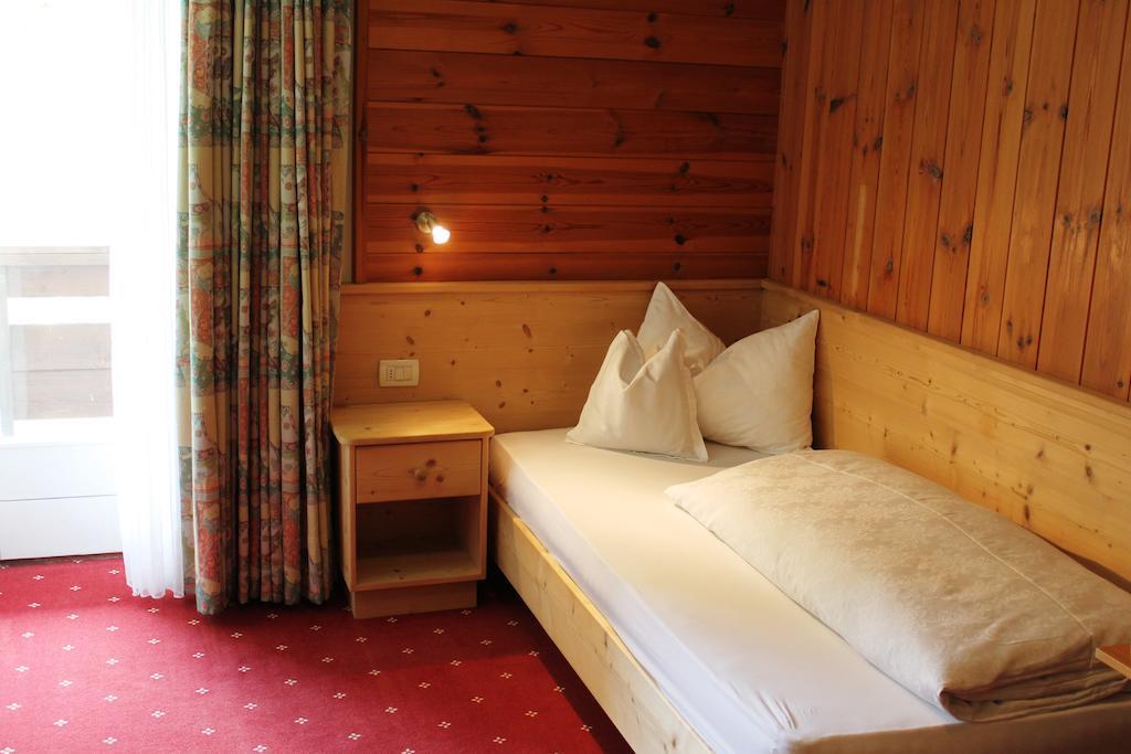 Albergo Alisander Corvara In Badia Quarto foto